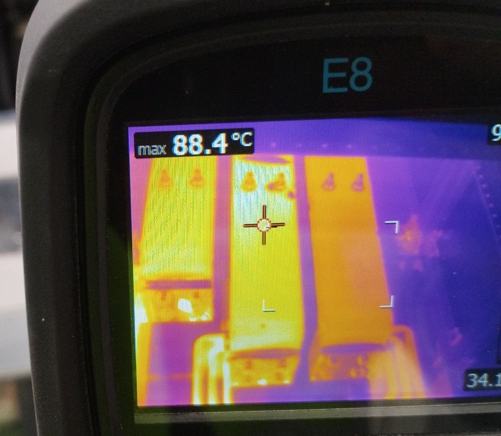 Thermal image on FLIR E8 screen with a maximum of 88.4 °C
